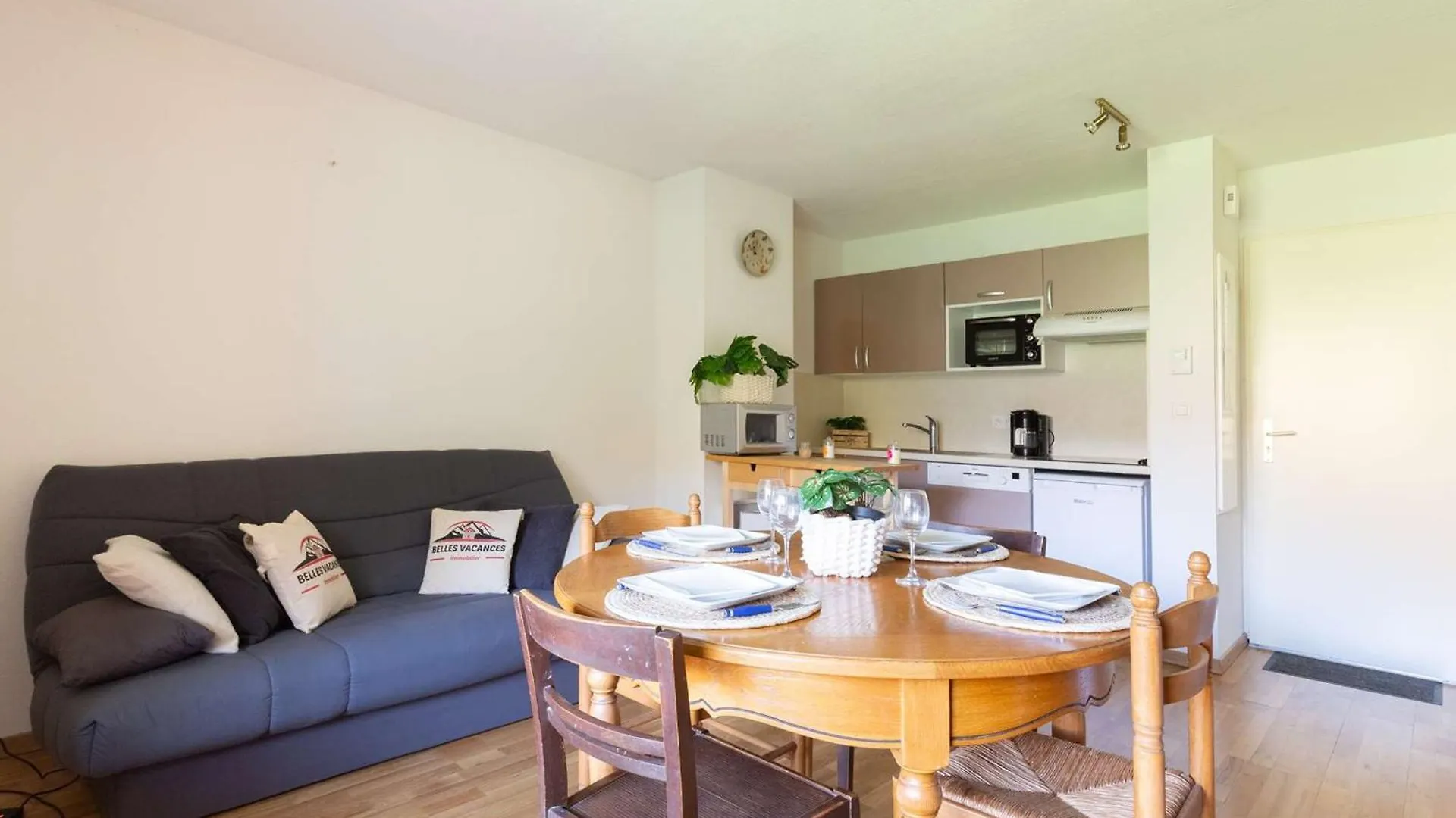 Apartamento Duplex 6 Pers. A Bourisp Avec Balcon, Parking Privatif & Casier A Skis - Fr-1-296-507