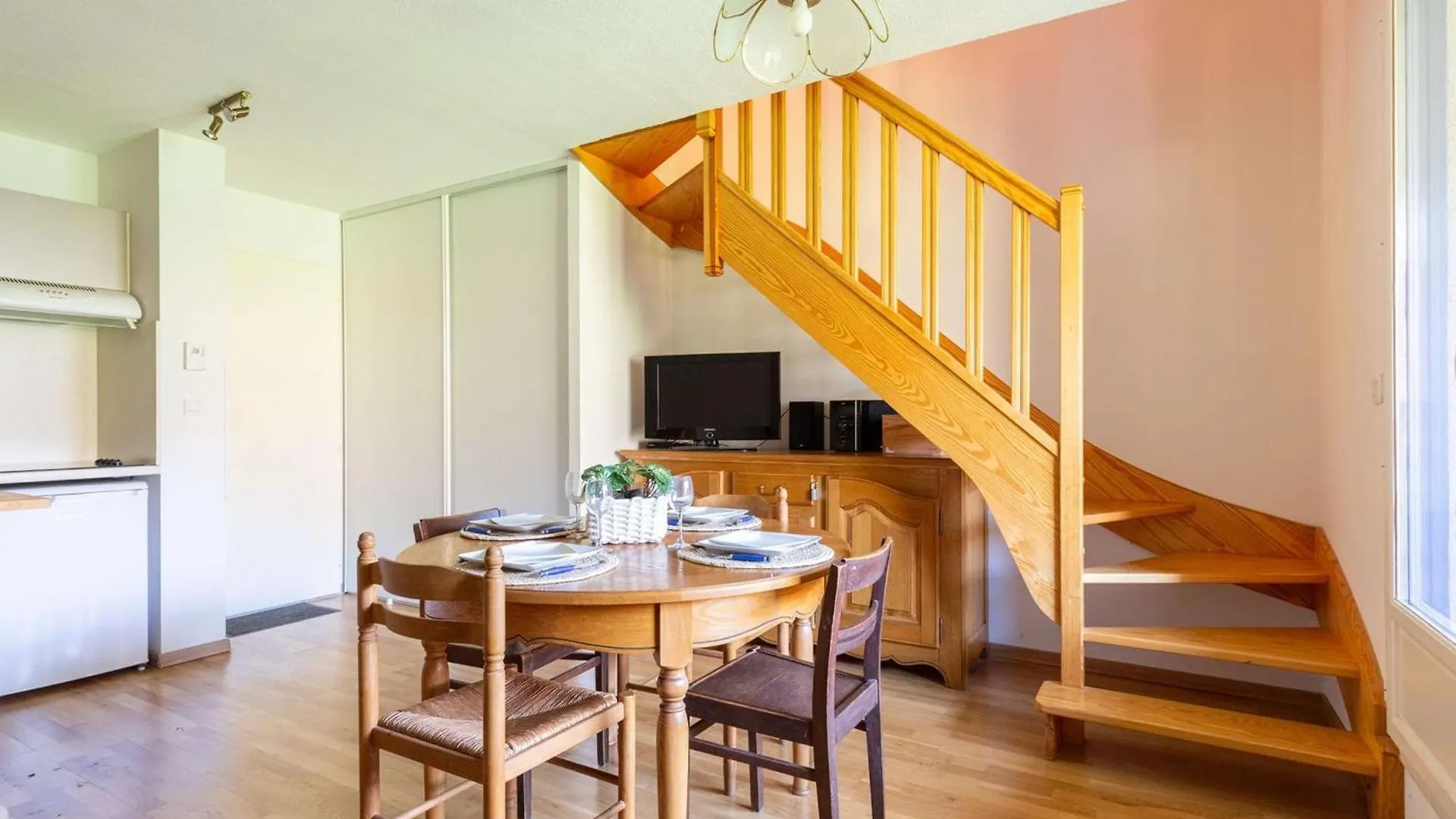 Apartamento Duplex 6 Pers. A Bourisp Avec Balcon, Parking Privatif & Casier A Skis - Fr-1-296-507